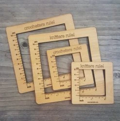 Knitters Rule! 5x5cm